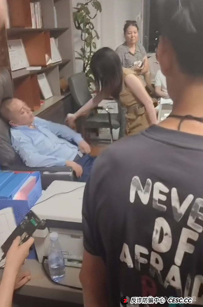 树拍易购资金盘崩盘，万人维权！警方已经立案了，特警接管在维持秩序，无数人血本无归！